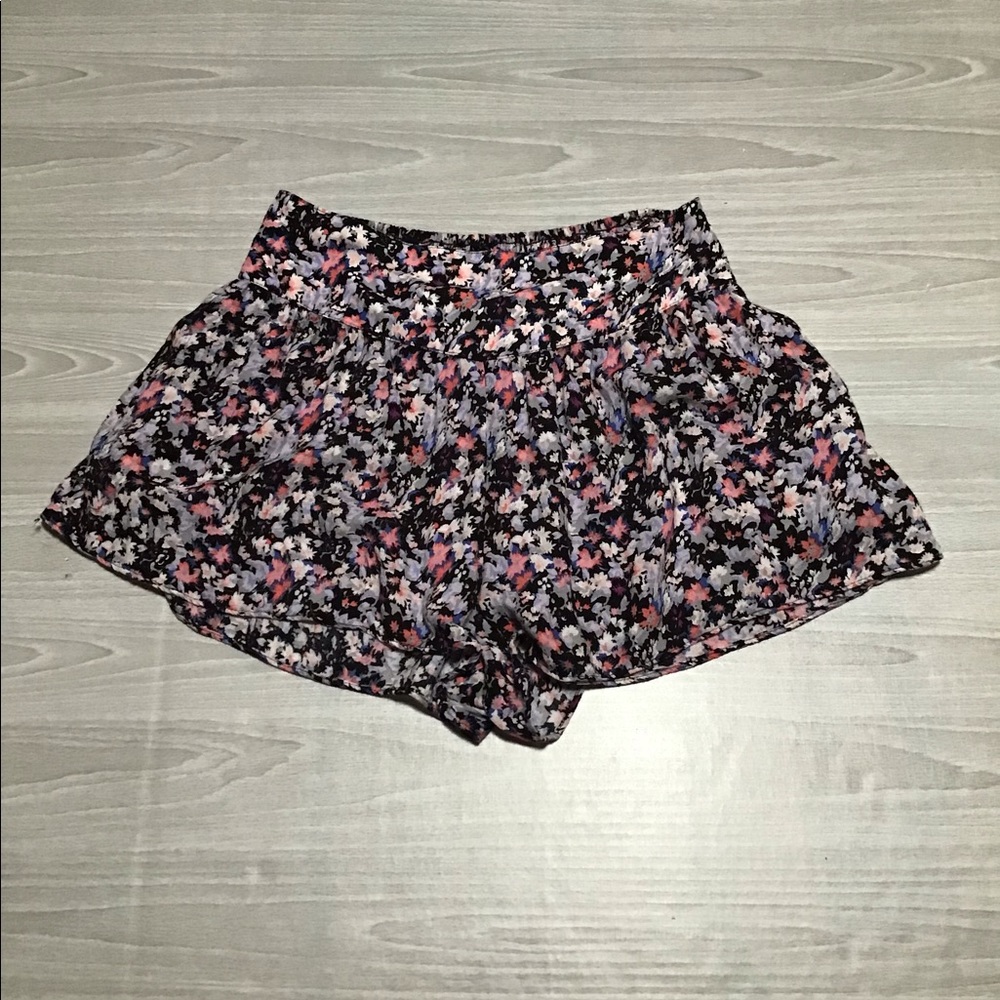 .American Eagle floral boho shorts. Small